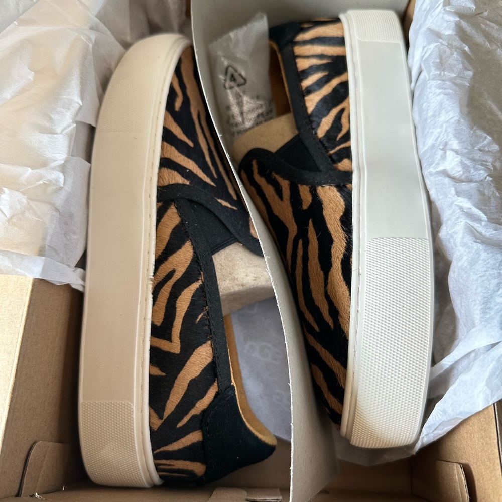 NEW UGG Cahlvan Tiger Print Sneaker size 6.5